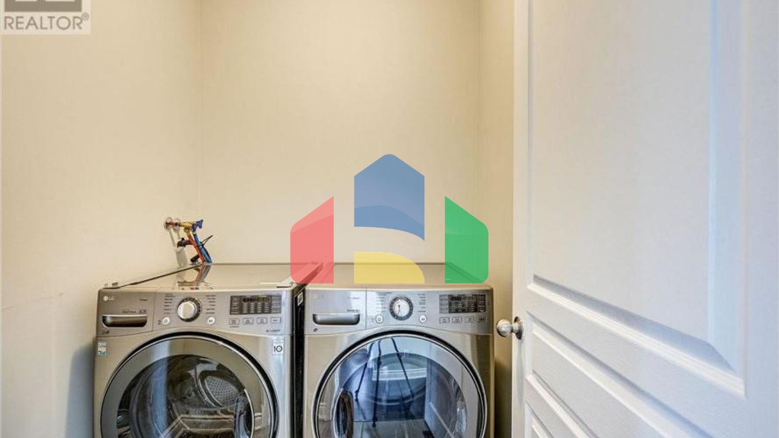 Residential - Single Family Home - Vaughan, Canada - Canada