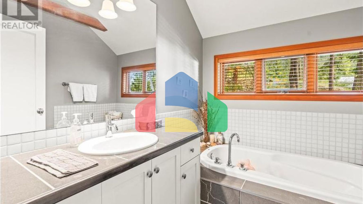 Residential - Single Family Home - Vernon, Canada - Canada