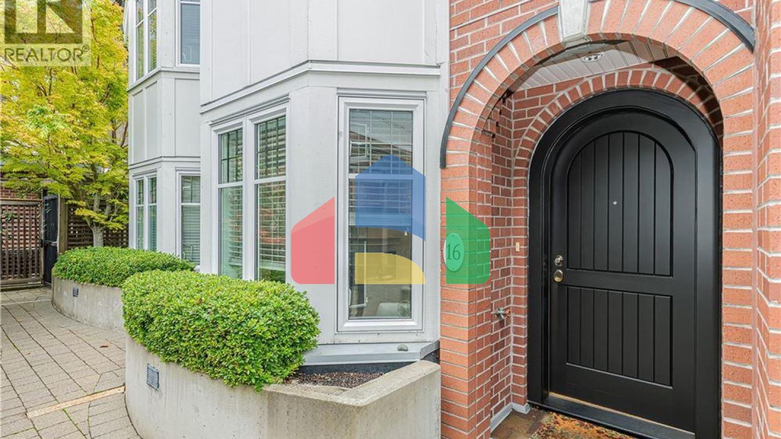 Residential - Townhouse - Victoria, Canada - Canada