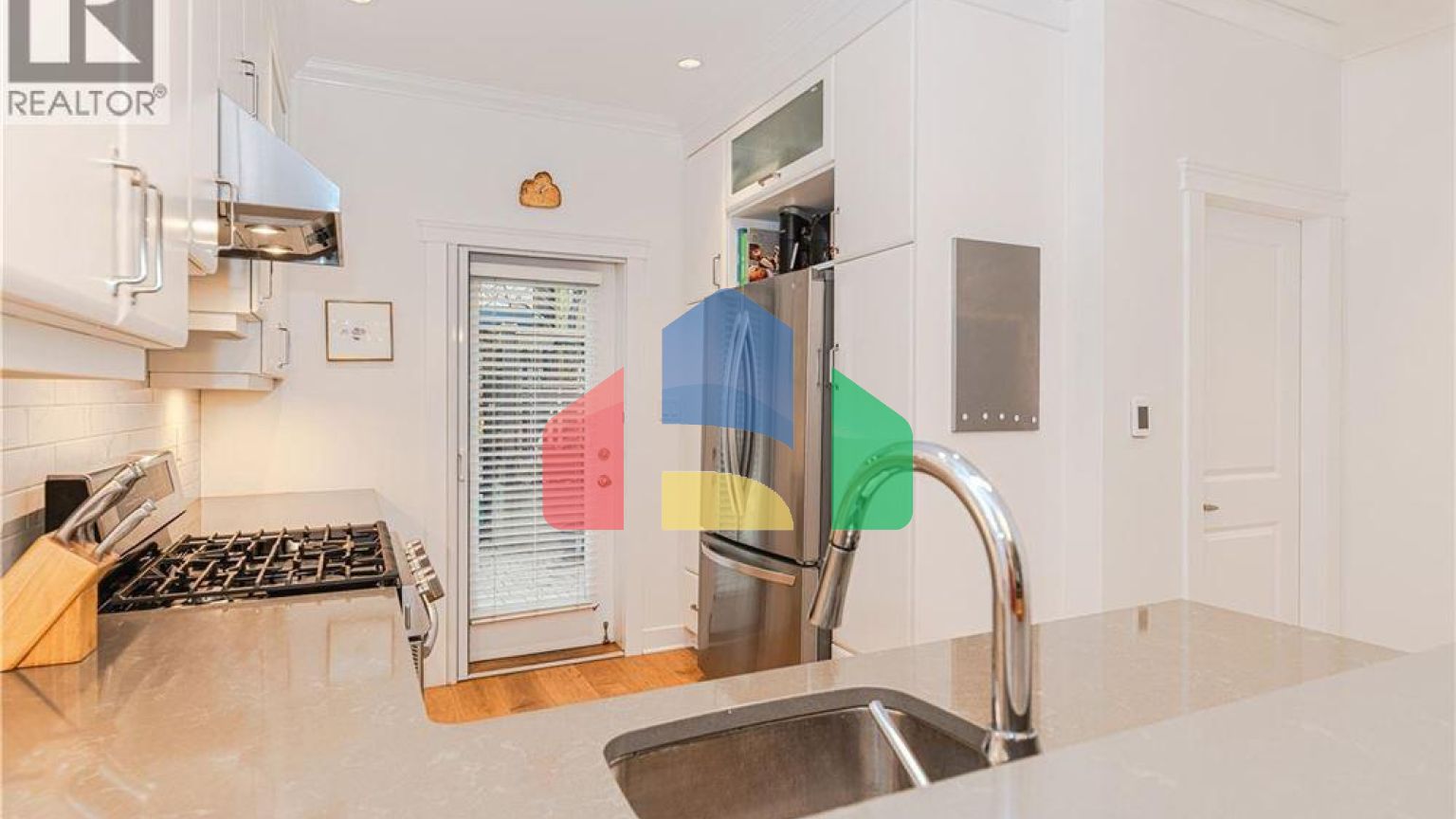 Residential - Townhouse - Victoria, Canada - Canada