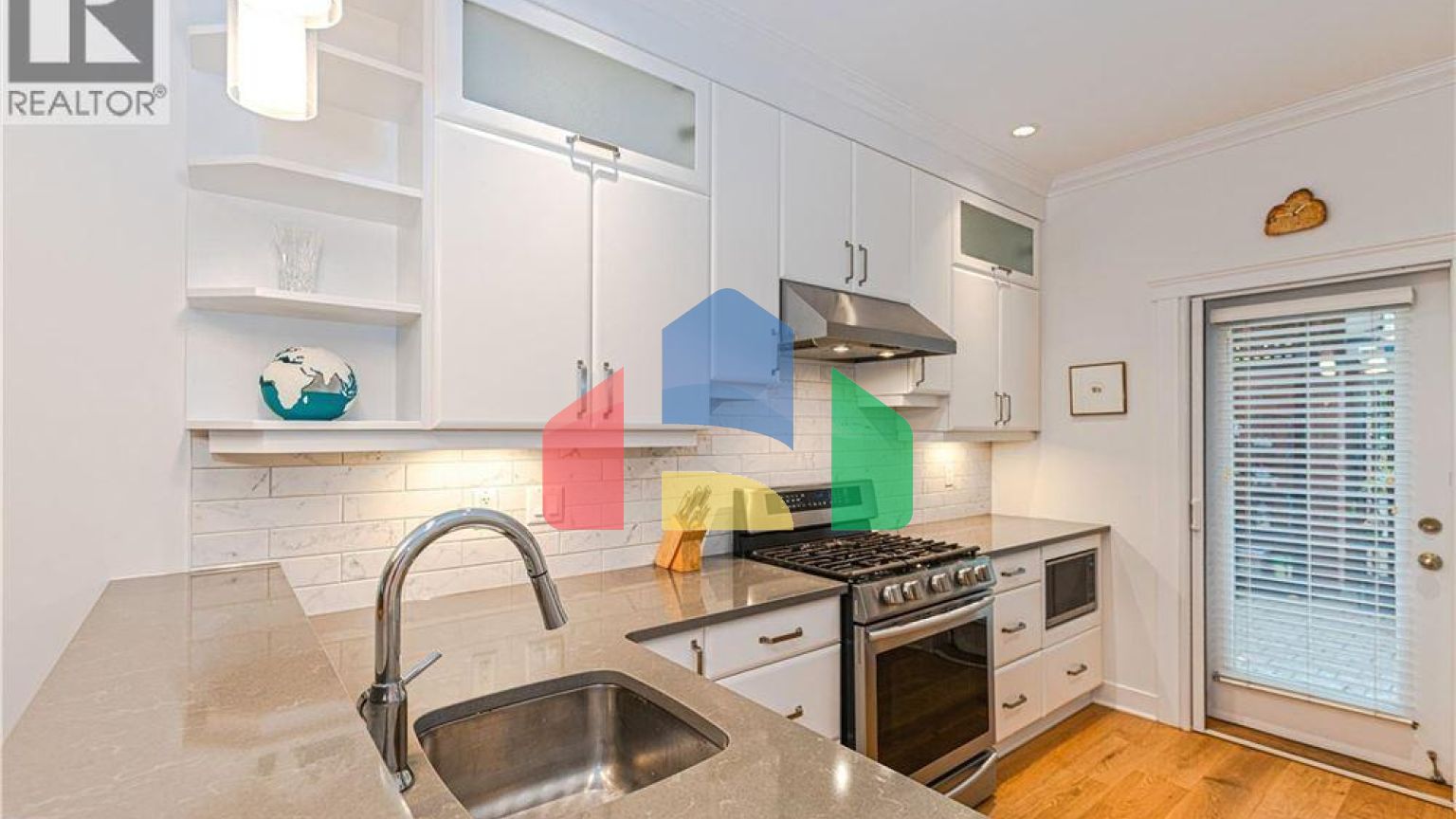 Residential - Townhouse - Victoria, Canada - Canada