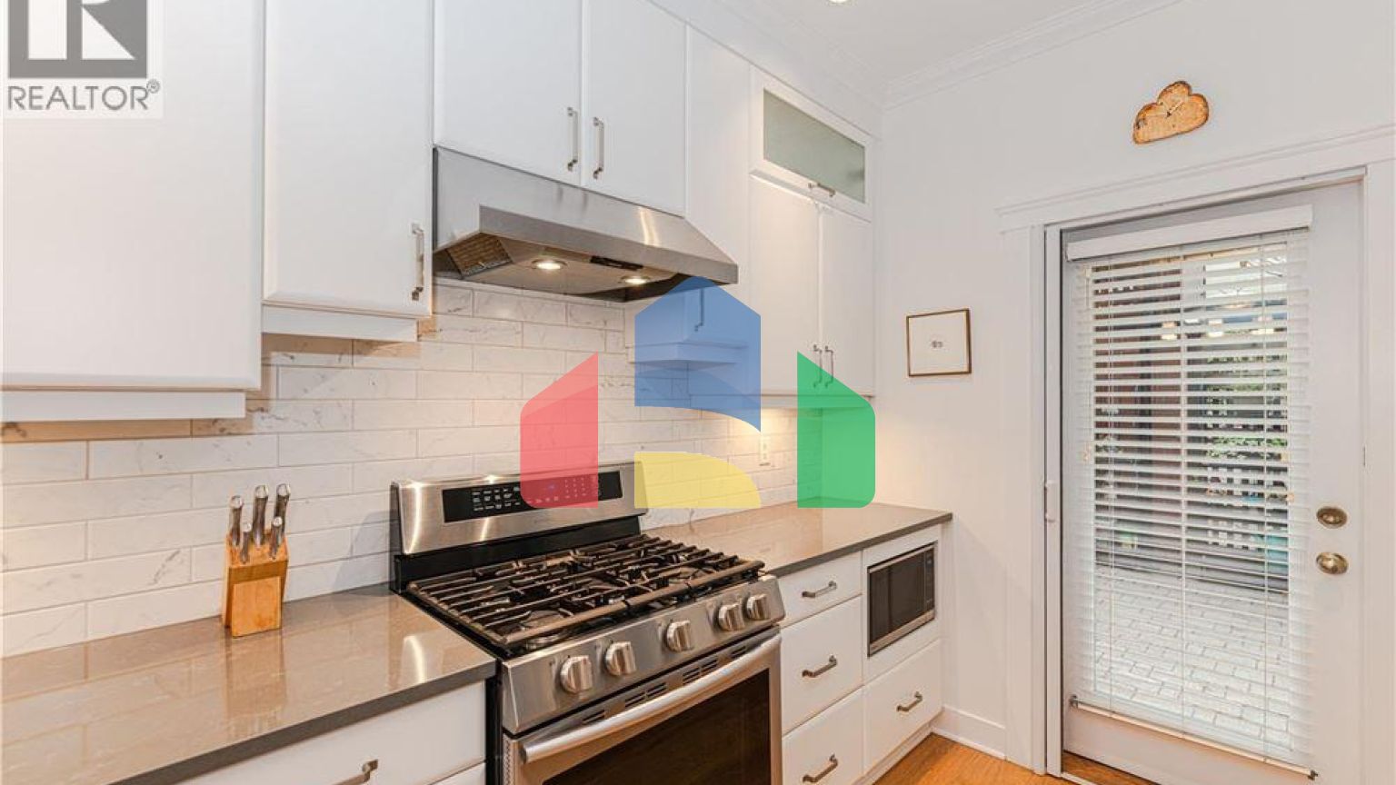 Residential - Townhouse - Victoria, Canada - Canada