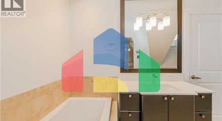 Residential - Townhouse - Victoria, Canada - Canada