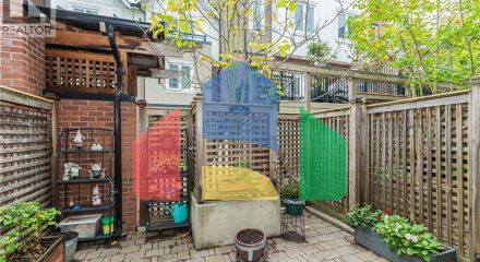 Residential - Townhouse - Victoria, Canada - Canada