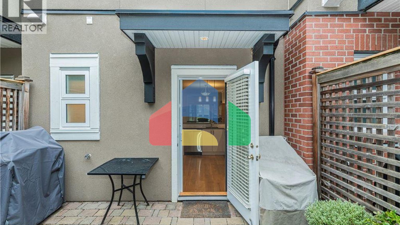 Residential - Townhouse - Victoria, Canada - Canada