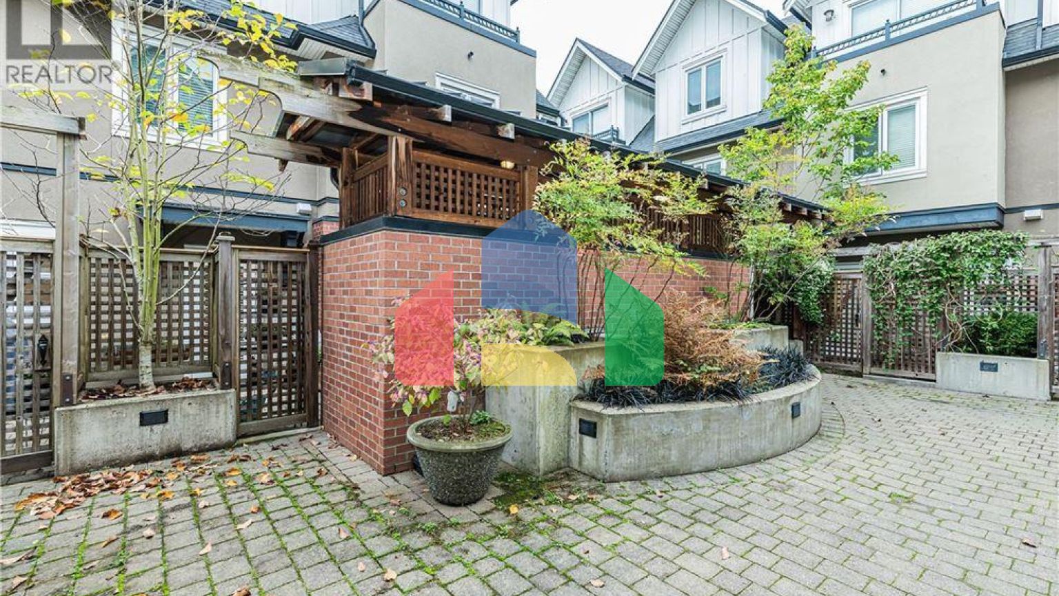 Residential - Townhouse - Victoria, Canada - Canada