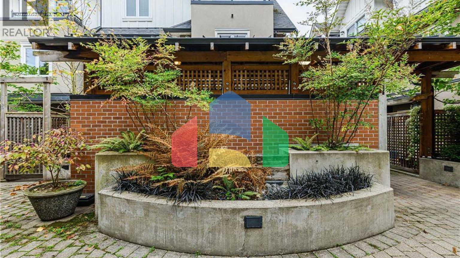 Residential - Townhouse - Victoria, Canada - Canada