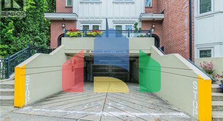 Residential - Townhouse - Victoria, Canada - Canada