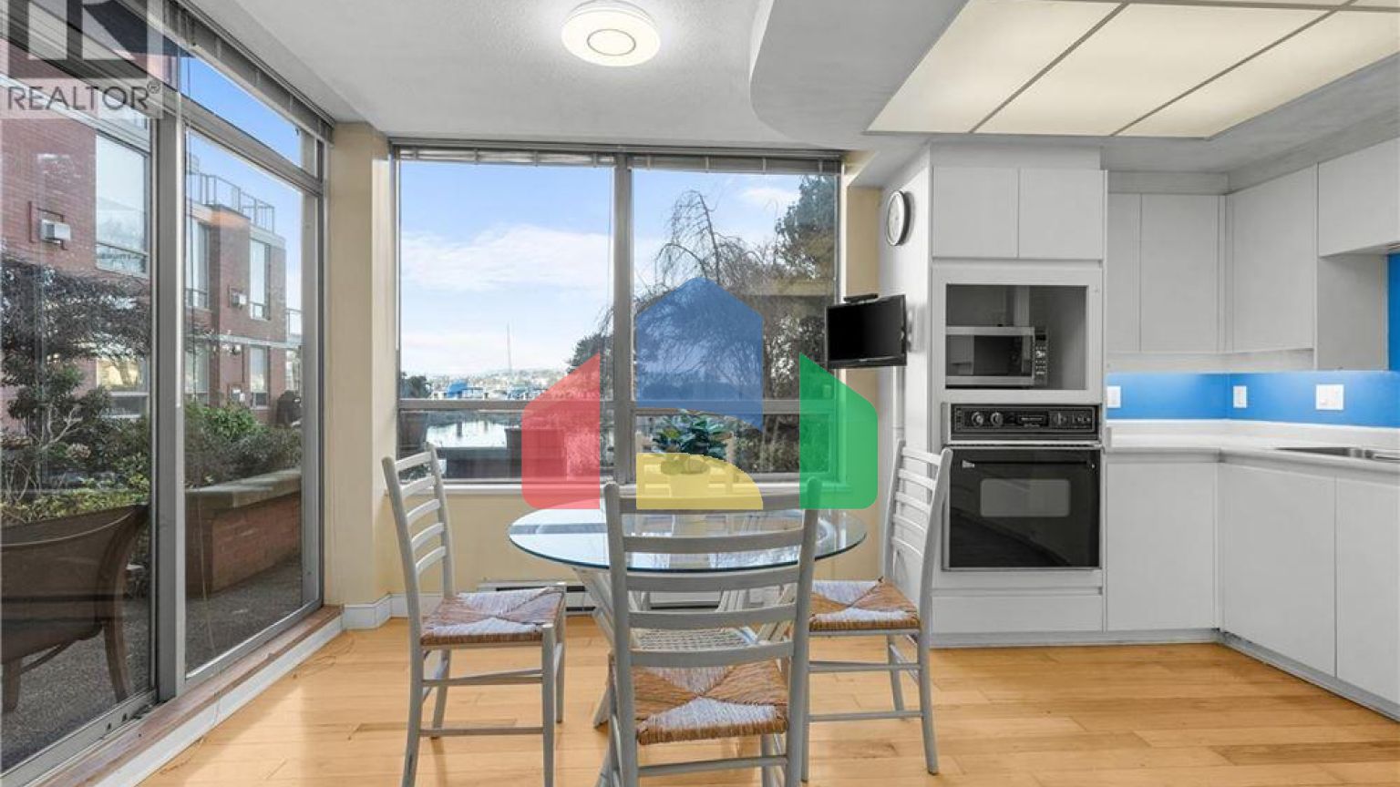 Residential - Condo/Apartment - Victoria, Canada - Canada