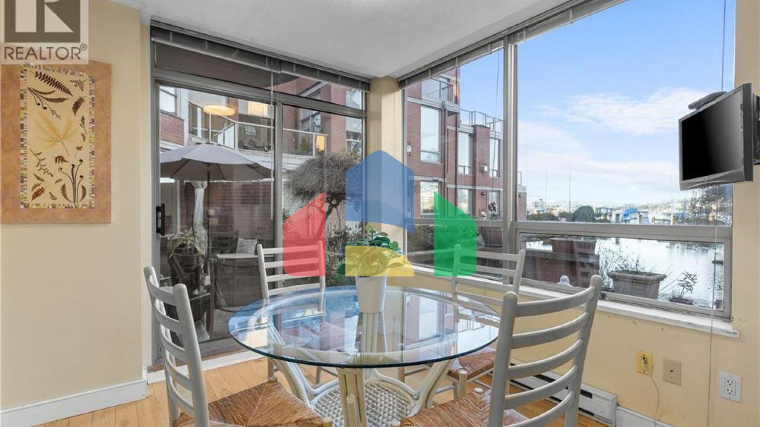 Residential - Condo/Apartment - Victoria, Canada - Canada