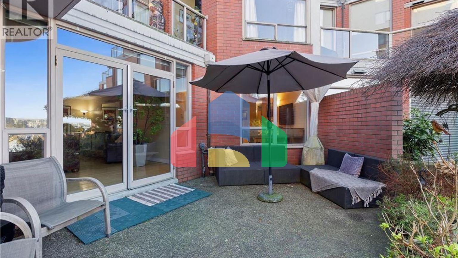 Residential - Condo/Apartment - Victoria, Canada - Canada