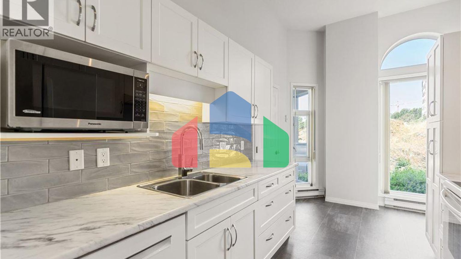 Residential - Condo/Apartment - Victoria, Canada - Canada