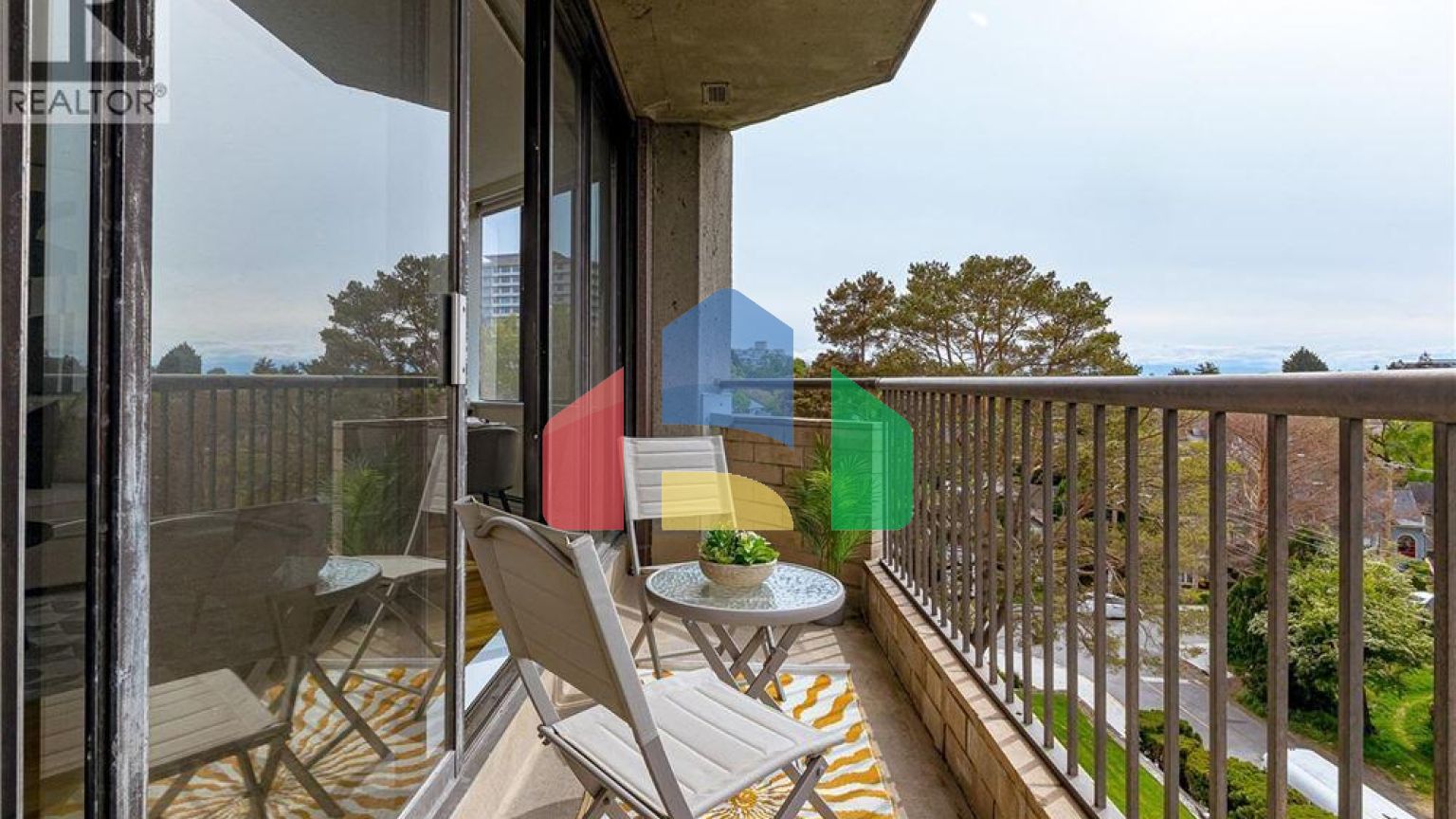 Residential - Condo/Apartment - Victoria, Canada - Canada