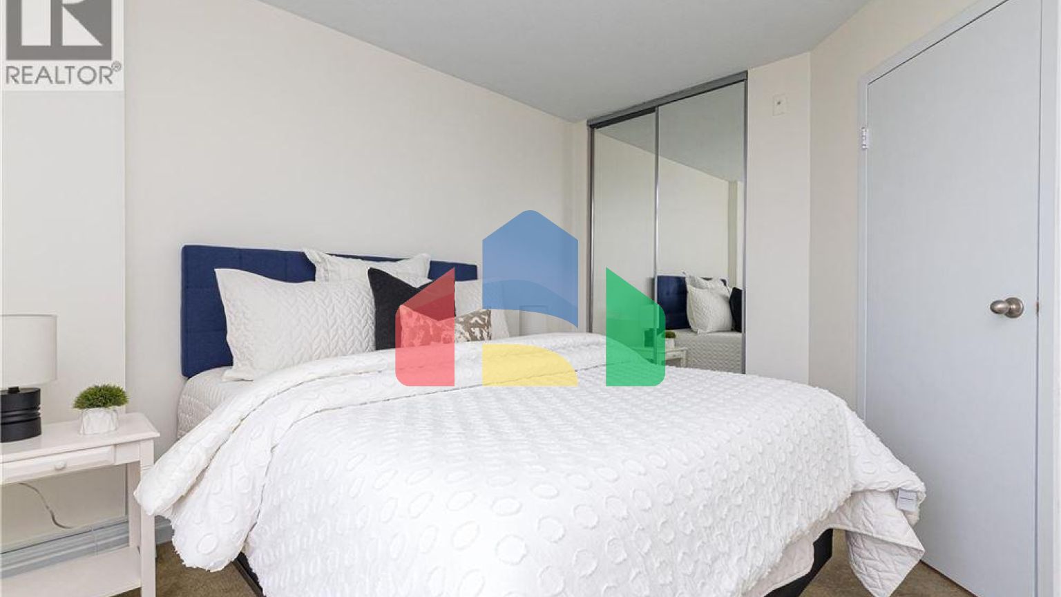 Residential - Condo/Apartment - Victoria, Canada - Canada