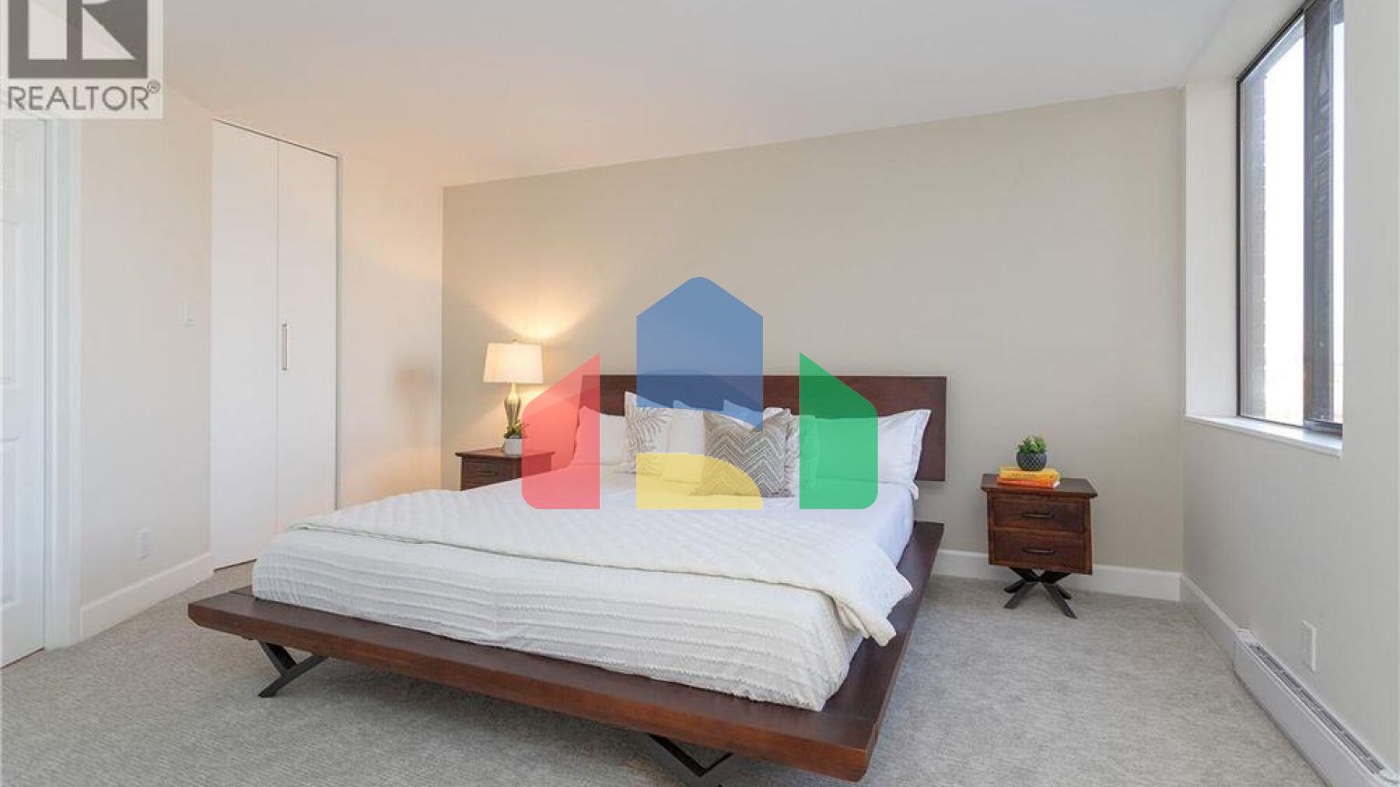 Residential - Condo/Apartment - Victoria, Canada - Canada