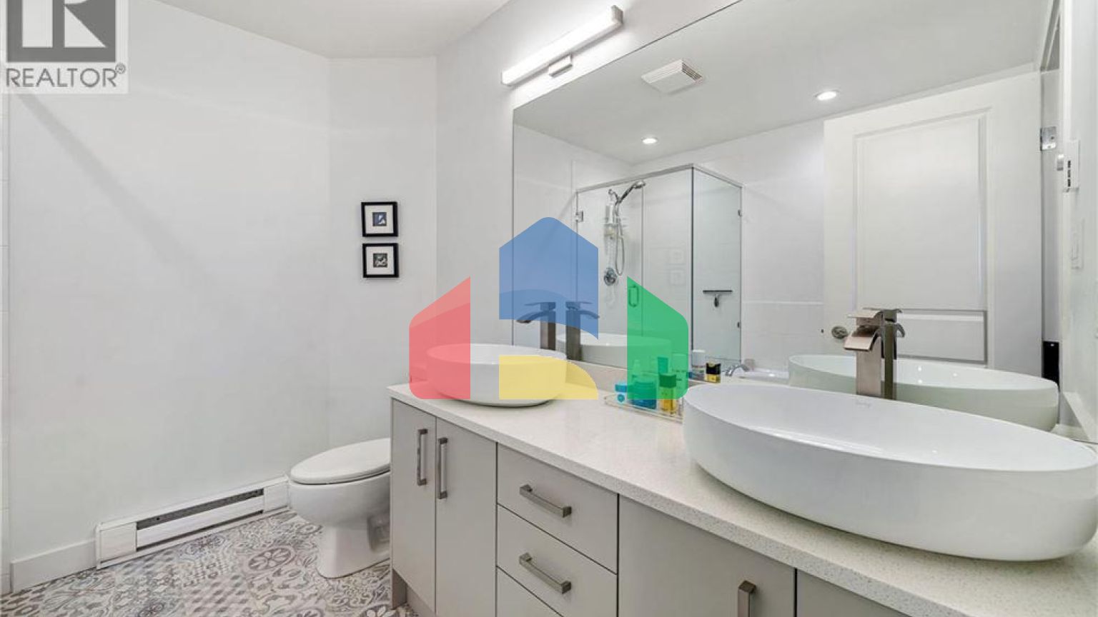 Residential - Condo/Apartment - Victoria, Canada - Canada