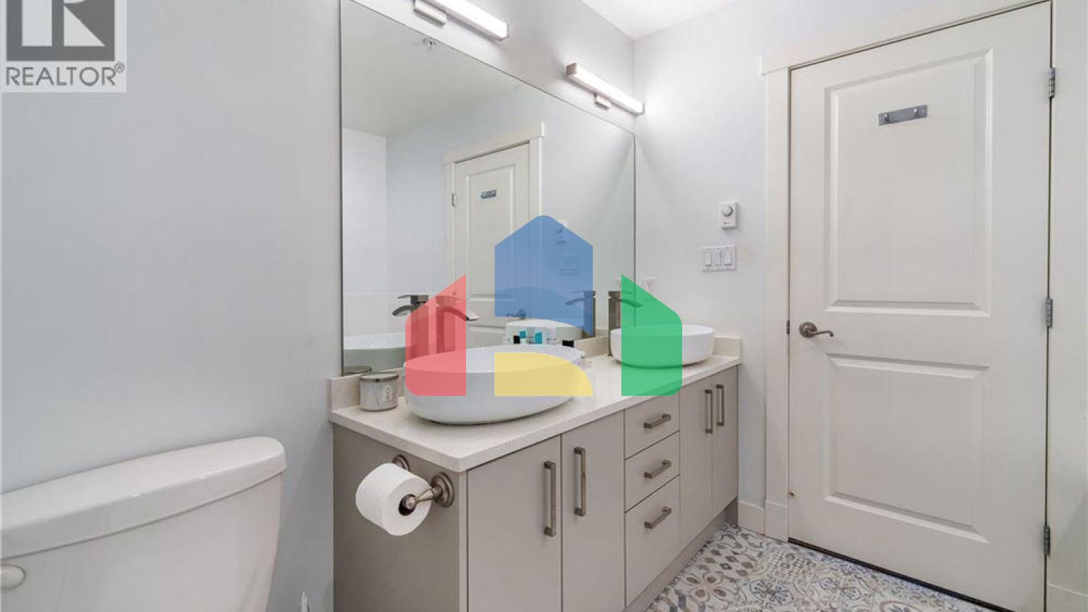 Residential - Condo/Apartment - Victoria, Canada - Canada