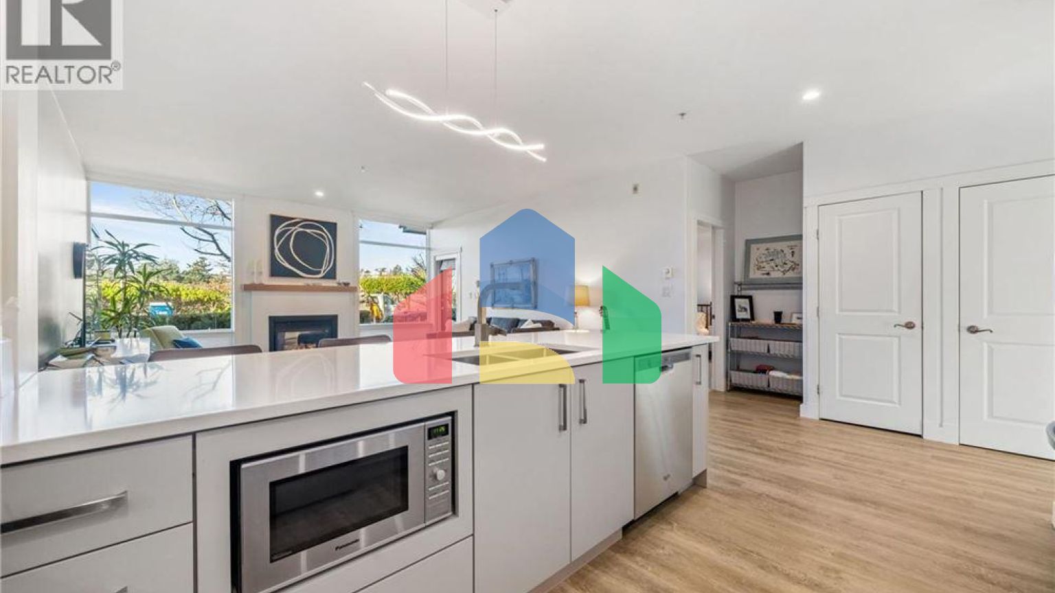 Residential - Condo/Apartment - Victoria, Canada - Canada