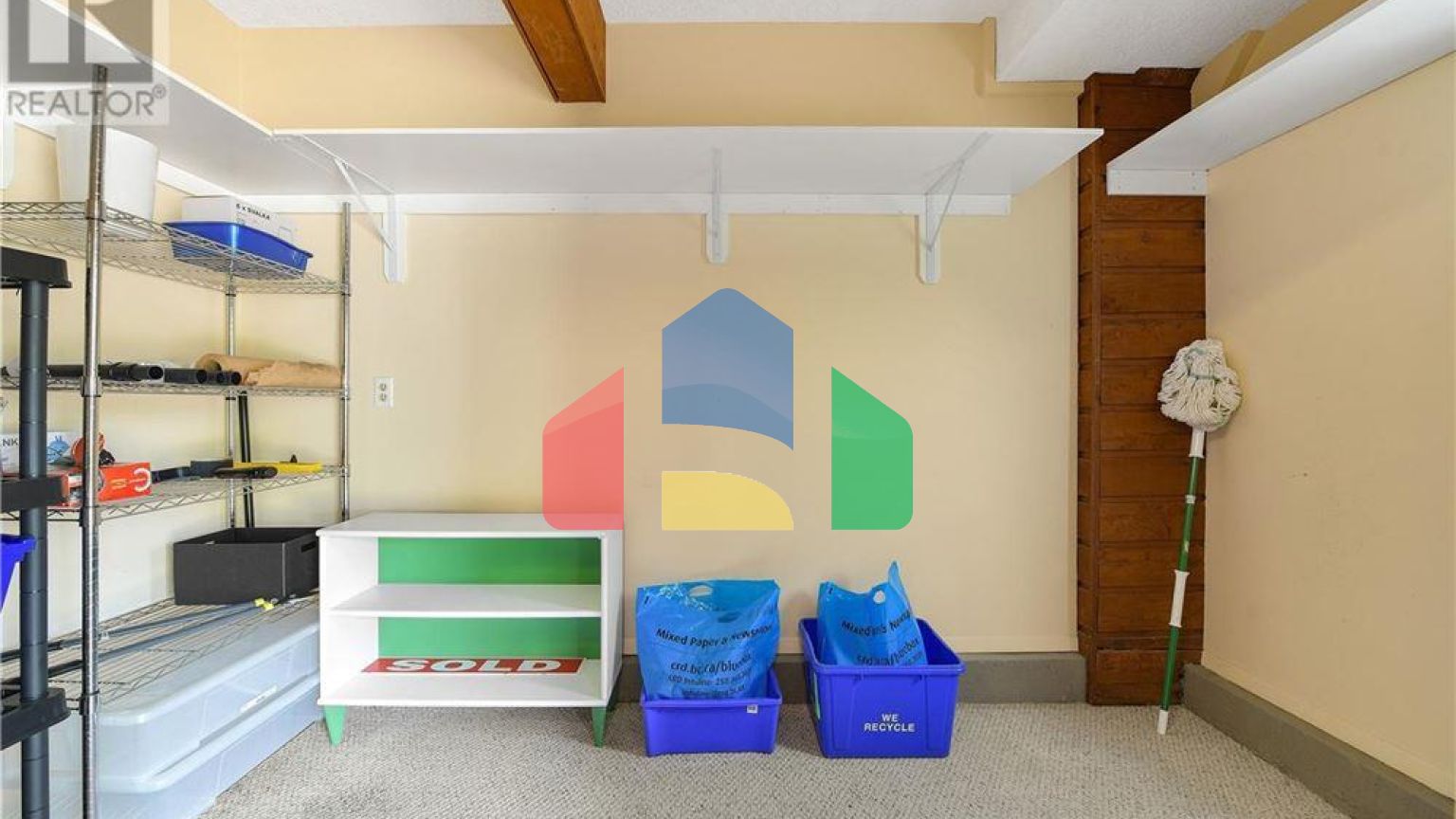 Residential - Townhouse - Victoria, Canada - Canada