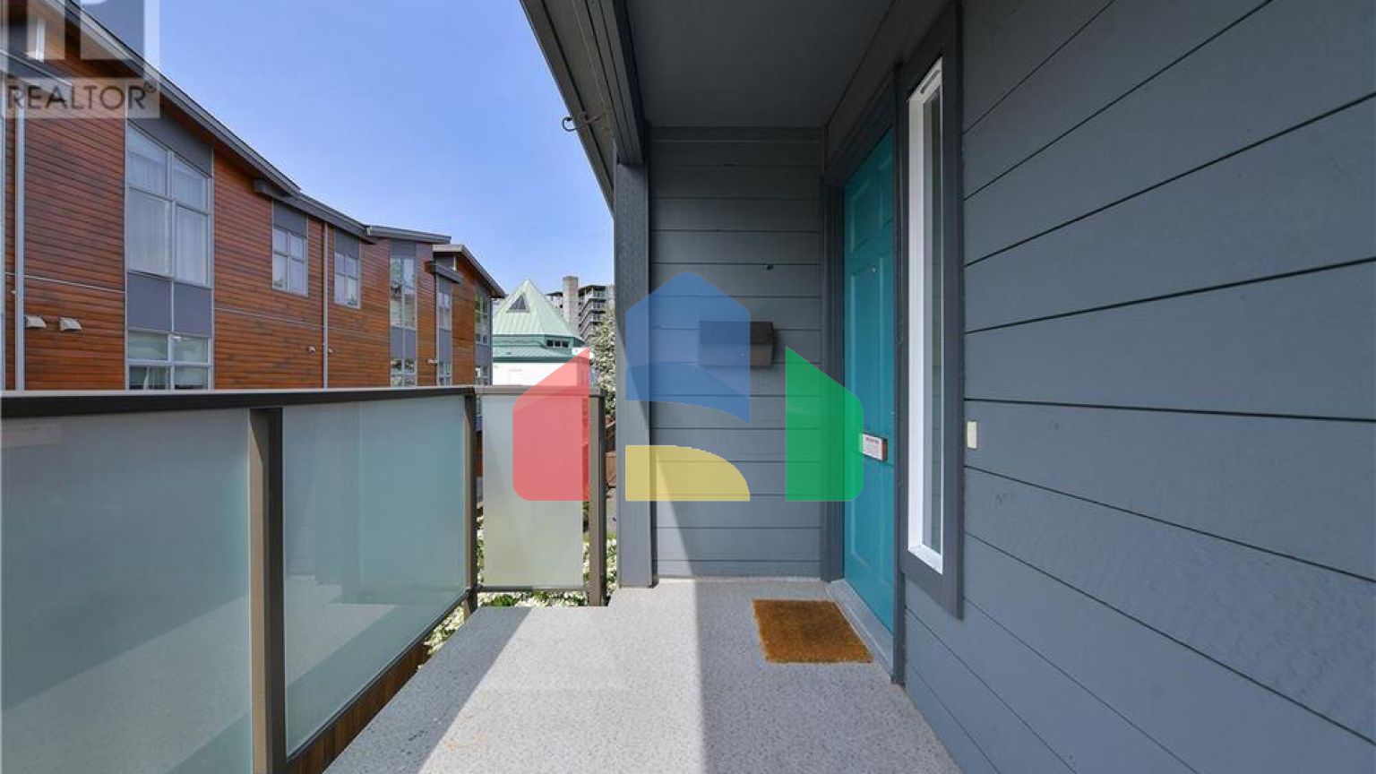 Residential - Townhouse - Victoria, Canada - Canada