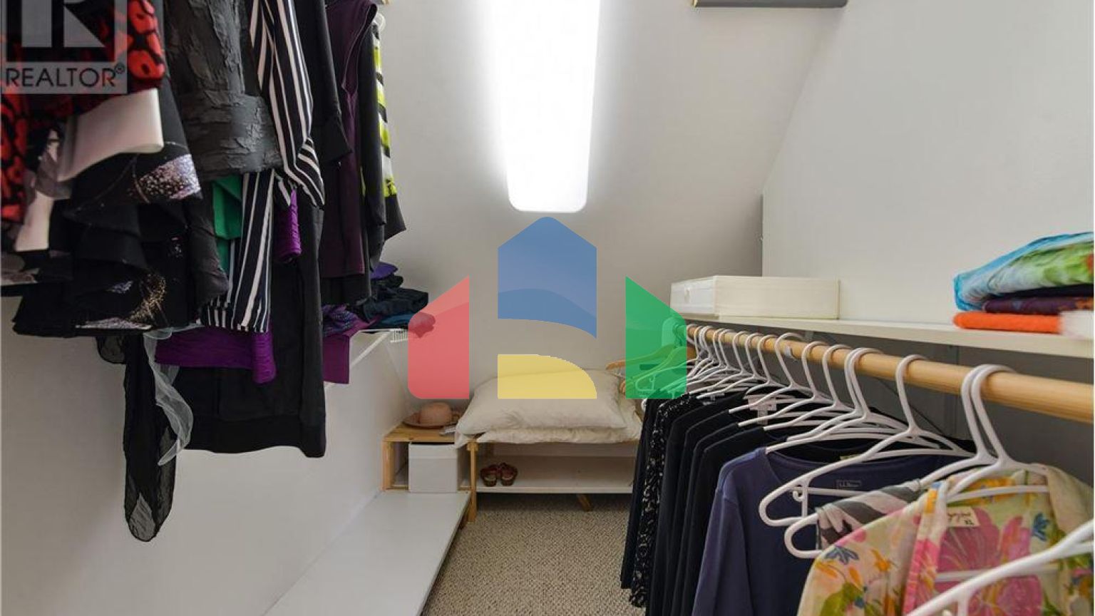 Residential - Townhouse - Victoria, Canada - Canada