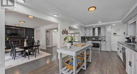 Residential - Single Family Home - Wasaga Beach, Canada - Canada