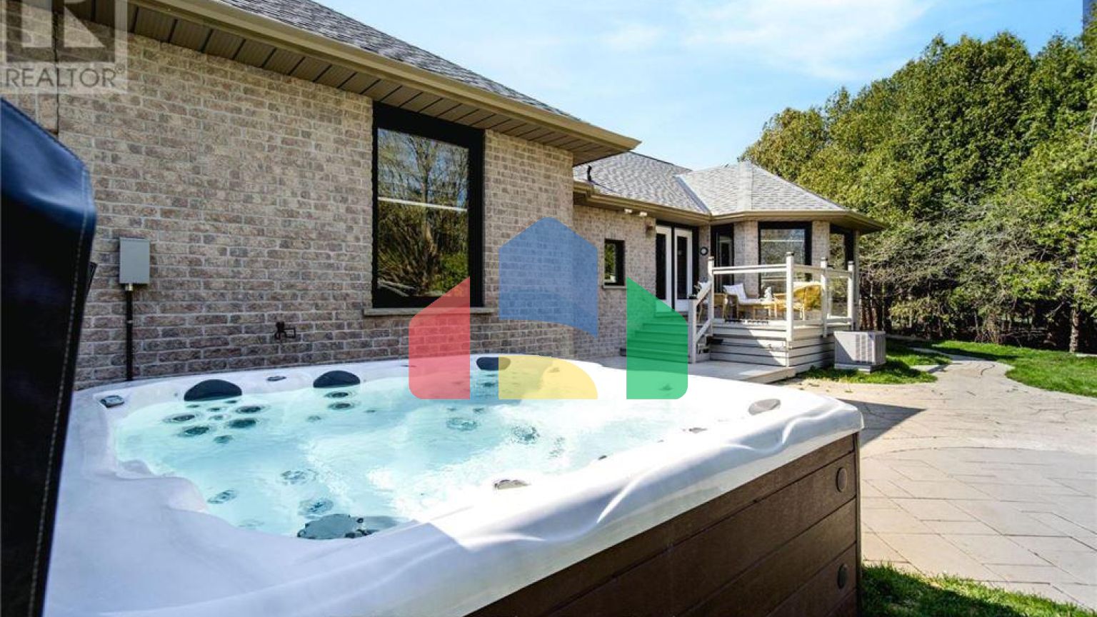 Residential - Single Family Home - Wasaga Beach, Canada - Canada