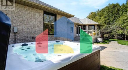 Residential - Single Family Home - Wasaga Beach, Canada - Canada