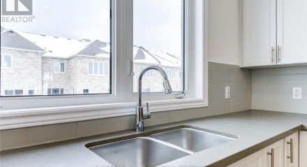 Residential - Single Family Home - Wasaga Beach, Canada - Canada