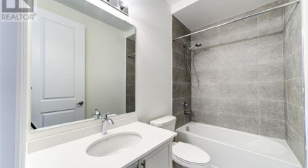 Residential - Single Family Home - Wasaga Beach, Canada - Canada