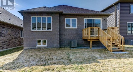 Residential - Single Family Home - Wasaga Beach, Canada - Canada