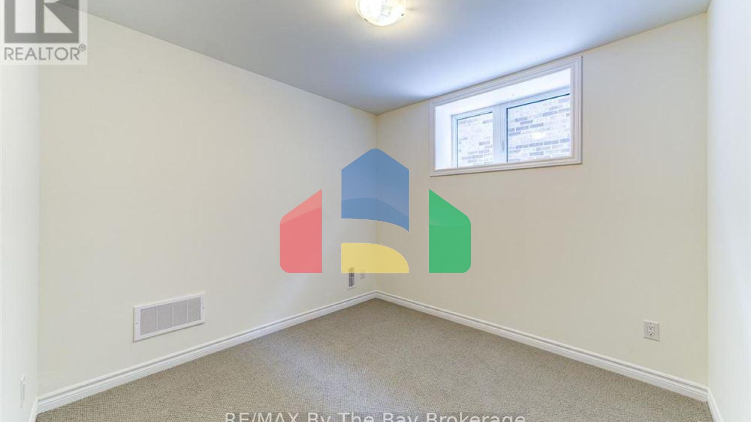 Residential - Single Family Home - Wasaga Beach, Canada - Canada