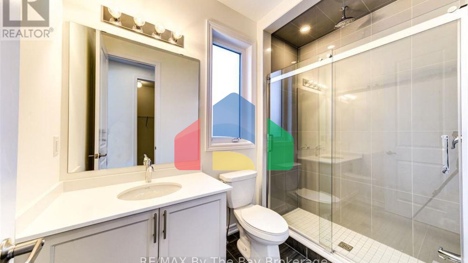 Residential - Single Family Home - Wasaga Beach, Canada - Canada