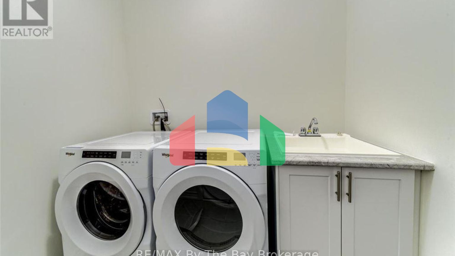 Residential - Single Family Home - Wasaga Beach, Canada - Canada