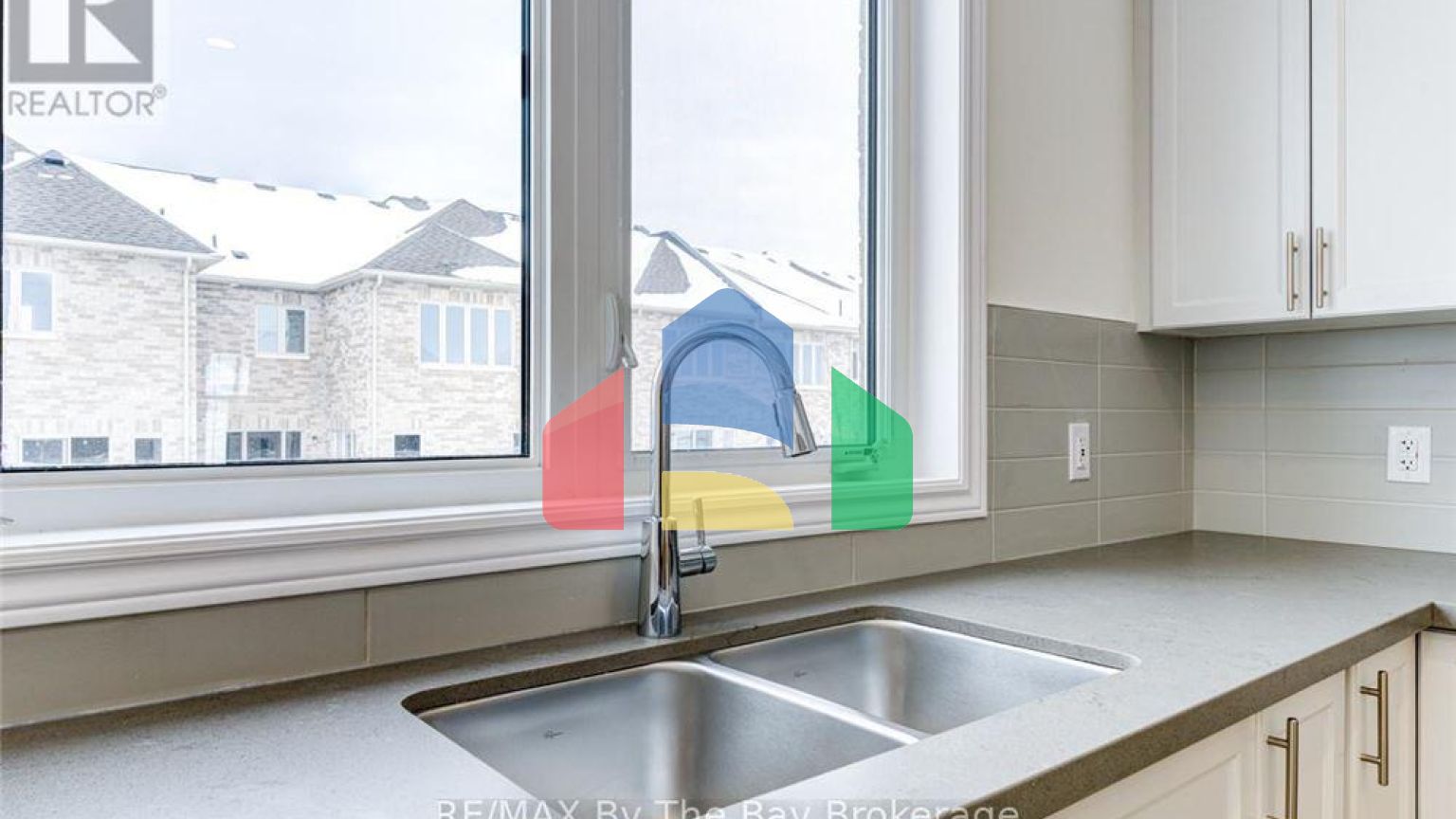 Residential - Single Family Home - Wasaga Beach, Canada - Canada