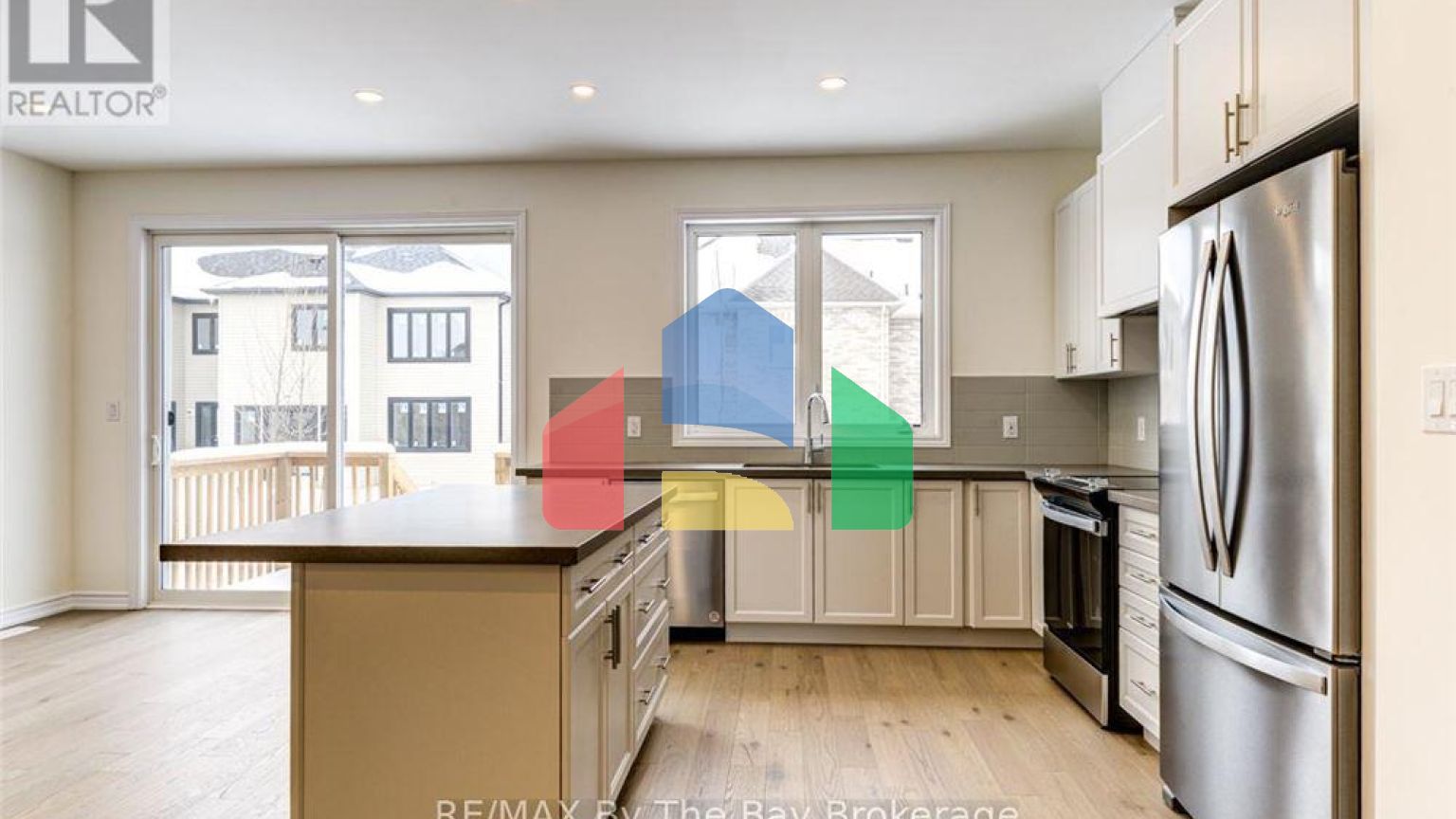 Residential - Single Family Home - Wasaga Beach, Canada - Canada