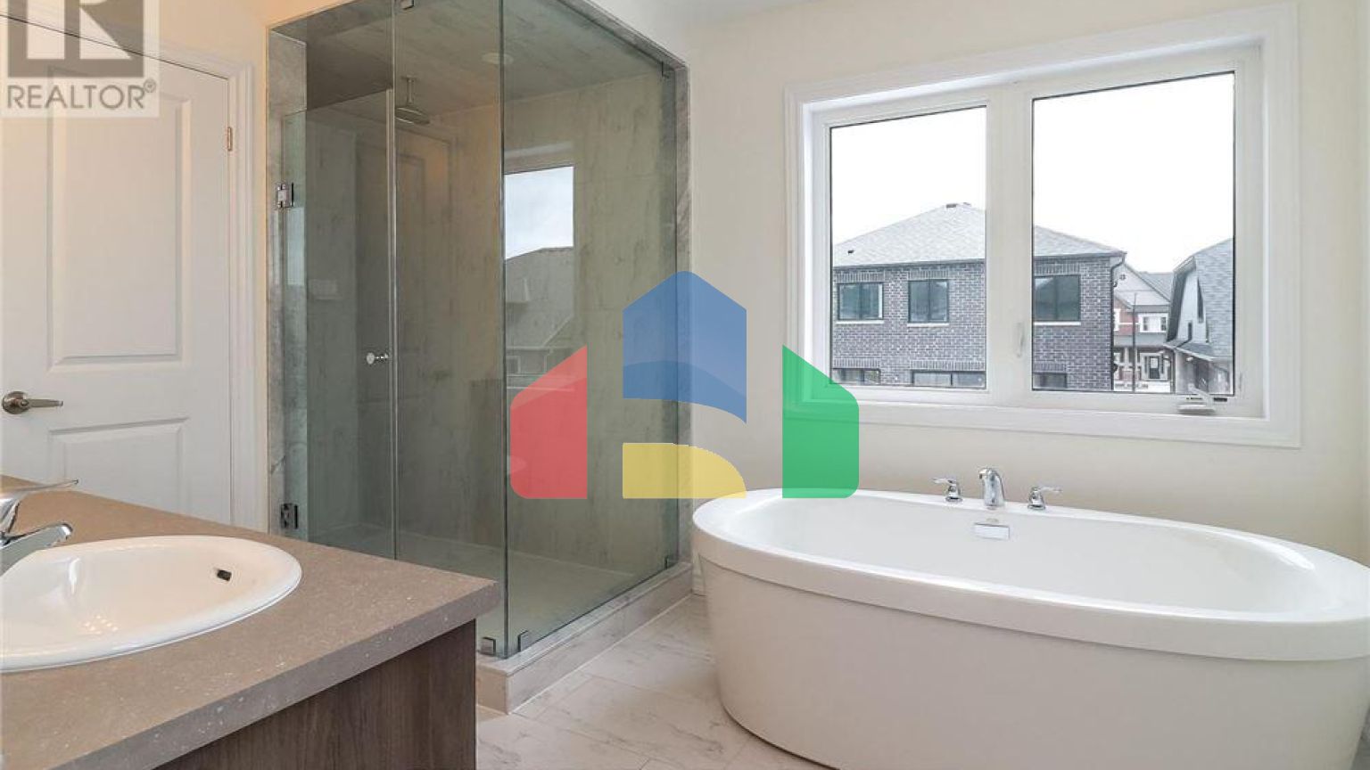 Residential - Single Family Home - Wasaga Beach, Canada - Canada