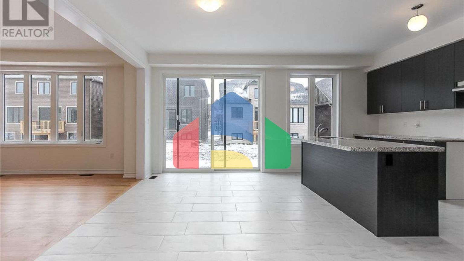 Residential - Single Family Home - Wasaga Beach, Canada - Canada