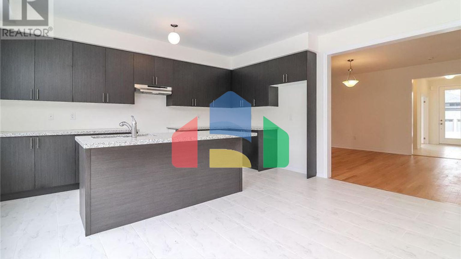 Residential - Single Family Home - Wasaga Beach, Canada - Canada