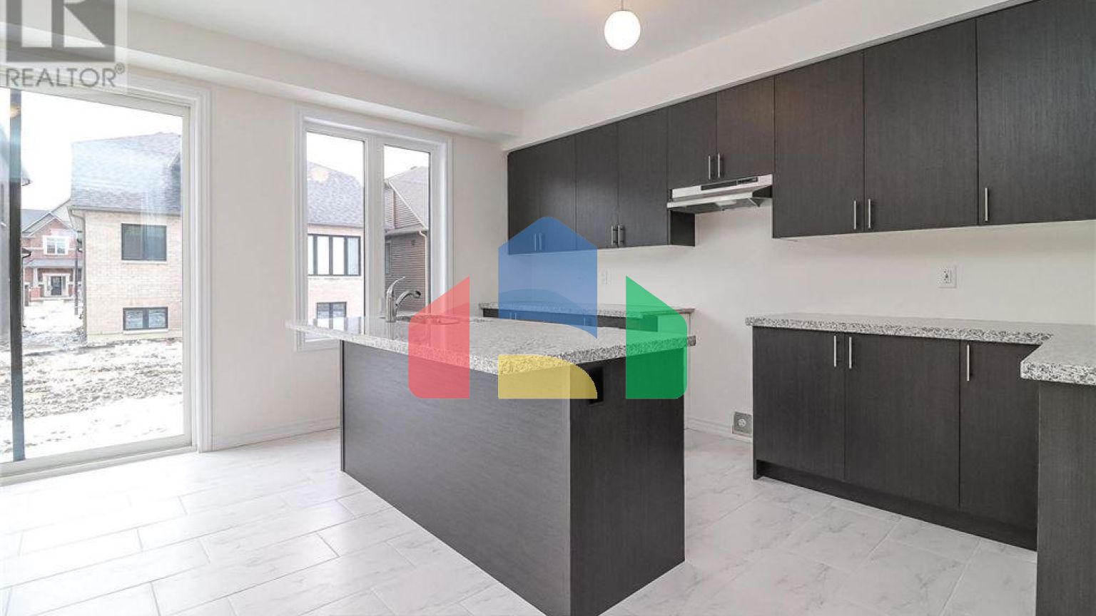 Residential - Single Family Home - Wasaga Beach, Canada - Canada