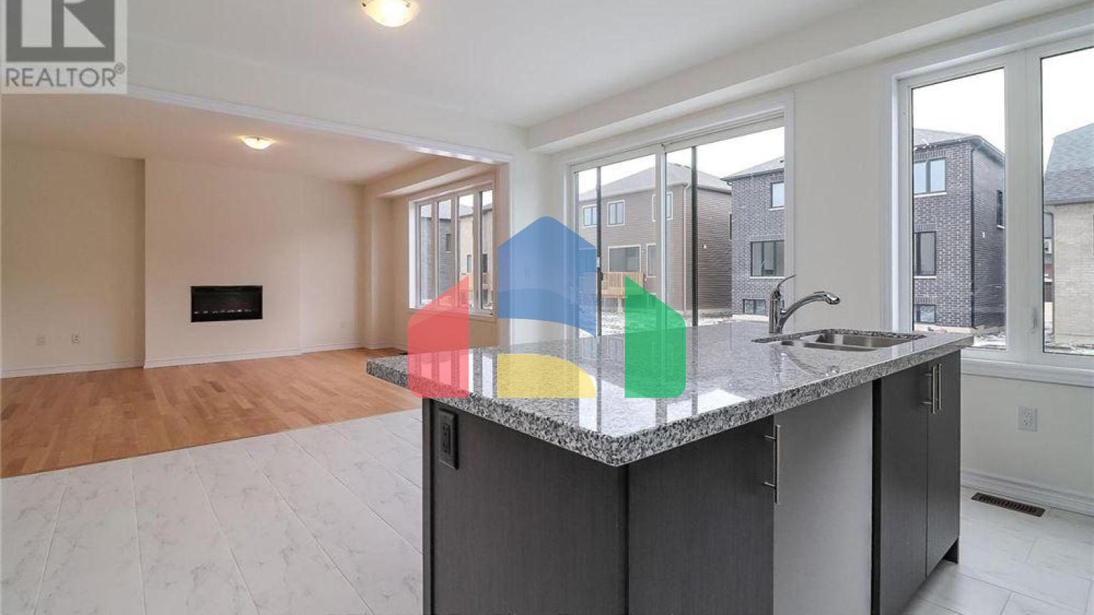 Residential - Single Family Home - Wasaga Beach, Canada - Canada