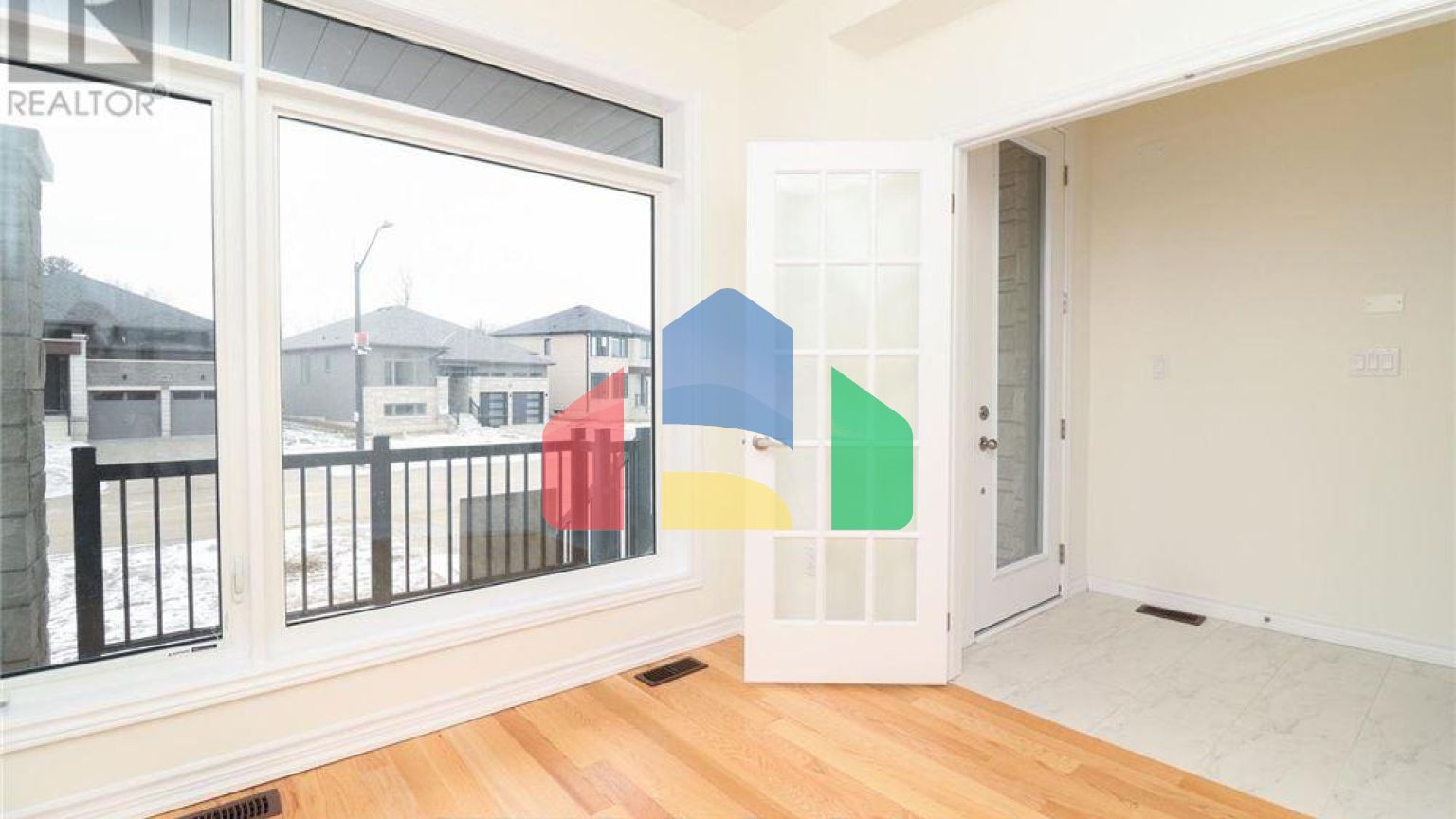 Residential - Single Family Home - Wasaga Beach, Canada - Canada