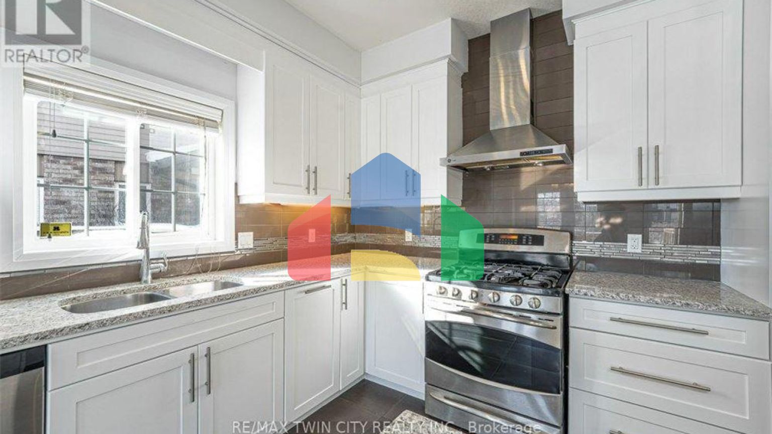 Residential - Single Family Home - Waterloo, Canada - Canada