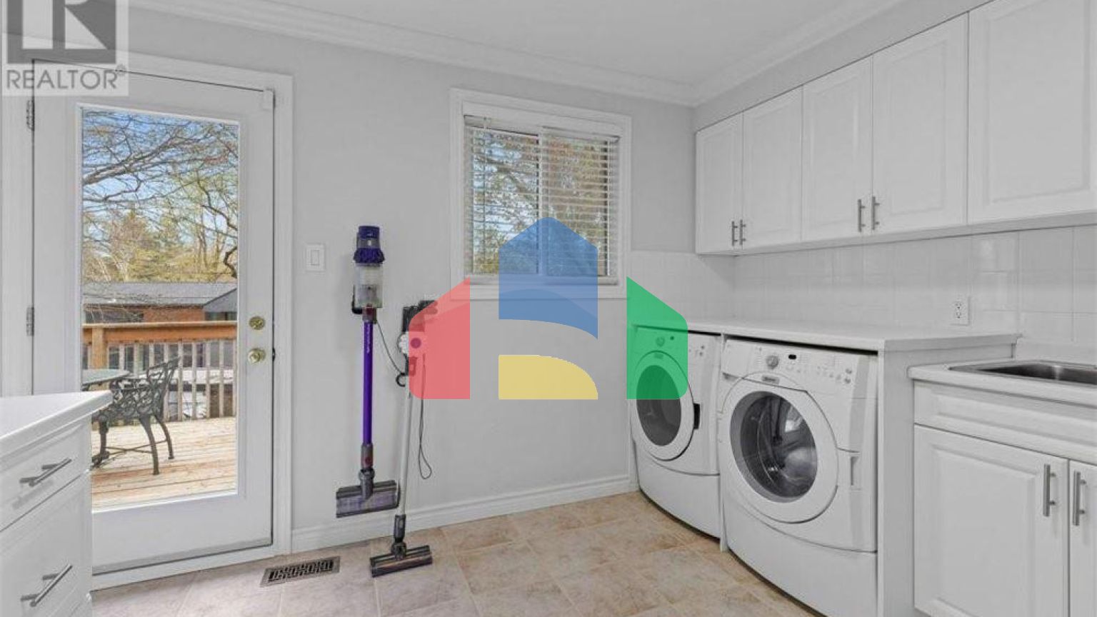 Residential - Single Family Home - Waterloo, Canada - Canada