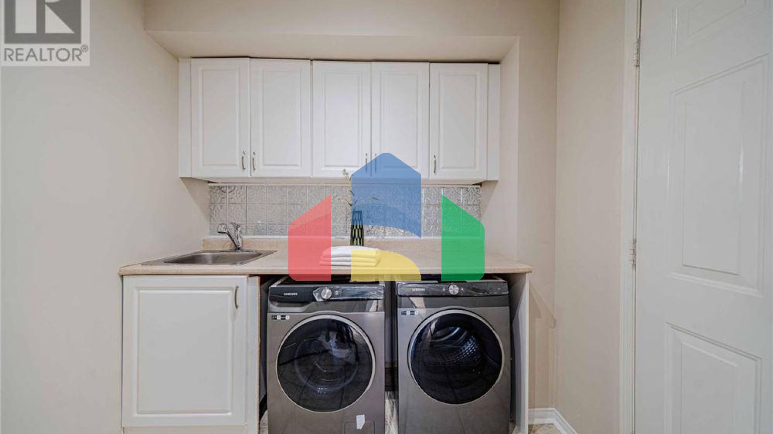 Residential - Single Family Home - Whitby, Canada - Canada