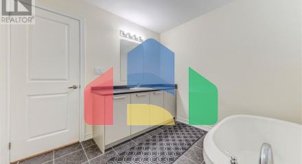 Residential - Single Family Home - Whitby, Canada - Canada