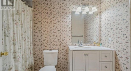Residential - Single Family Home - Whitby, Canada - Canada