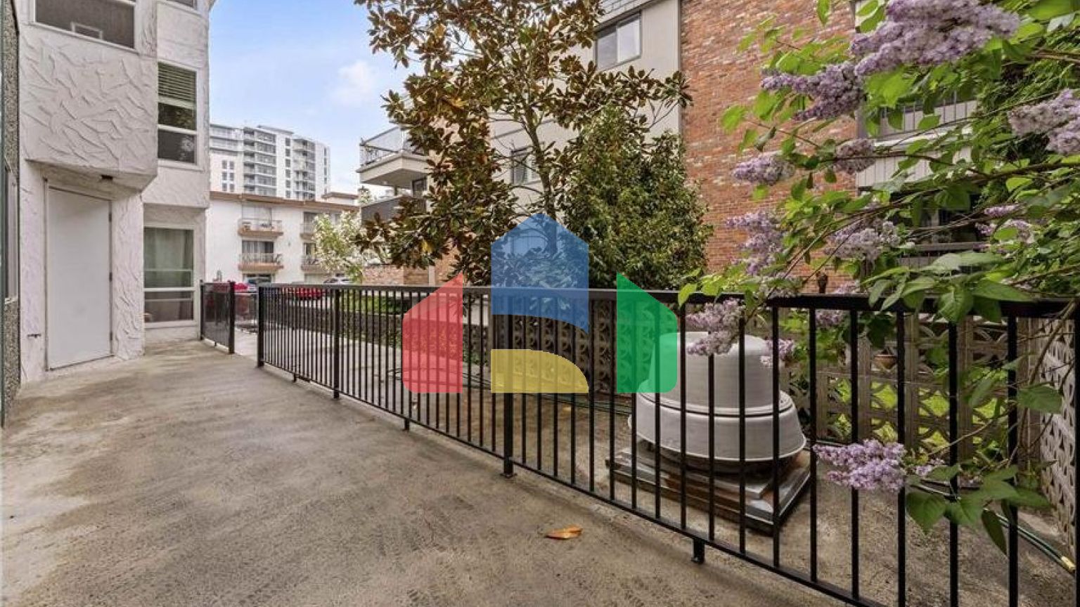 Residential - Condo/Apartment - White Rock, Canada - Canada