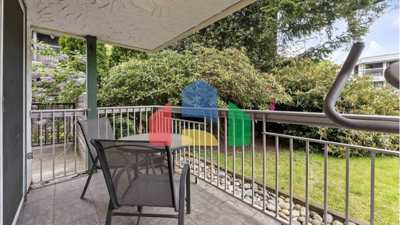 Residential - Condo/Apartment - White Rock, Canada - Canada