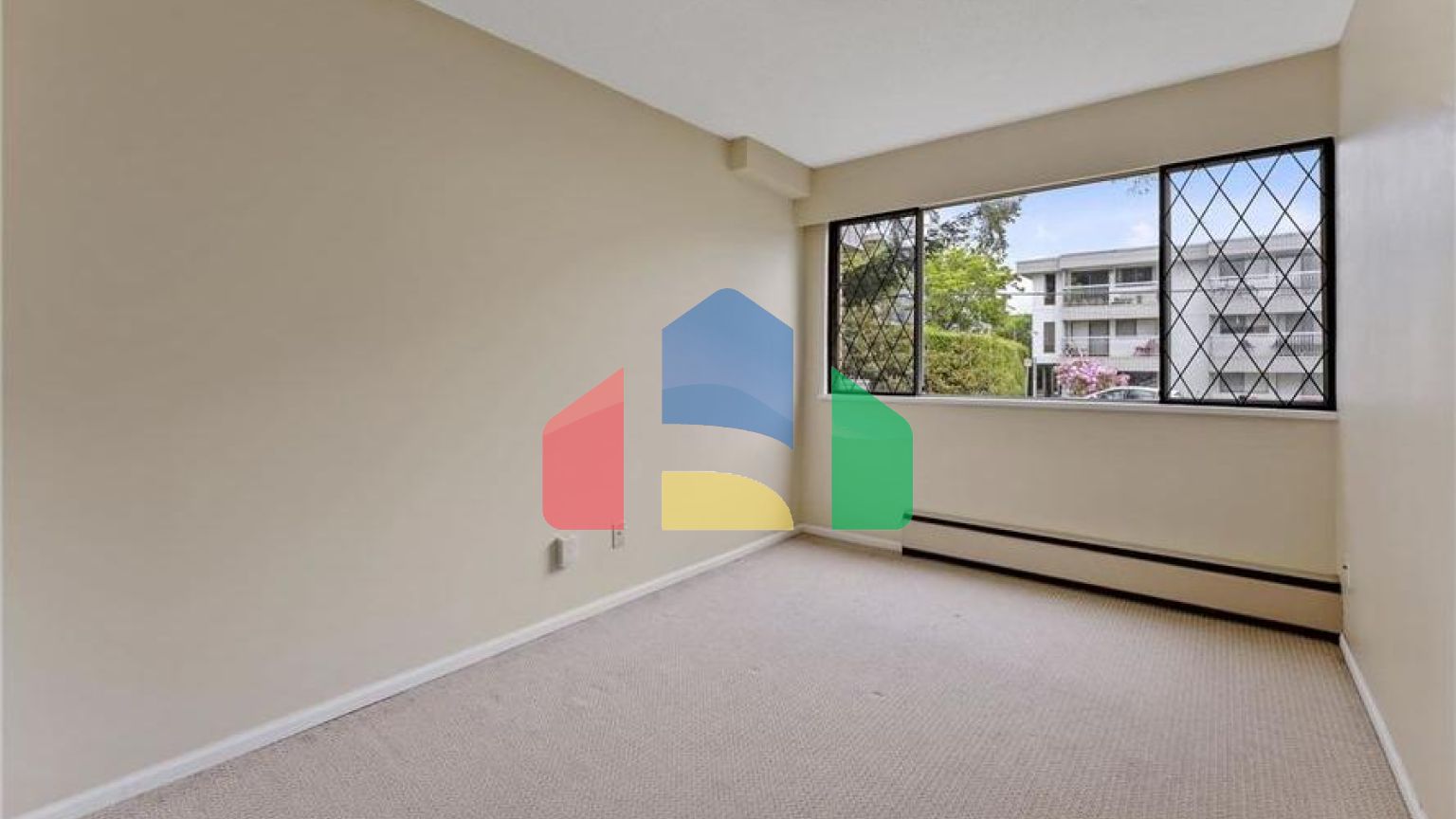 Residential - Condo/Apartment - White Rock, Canada - Canada